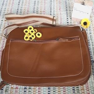 🌻 3/$30 Avon Brown Messenger Bag